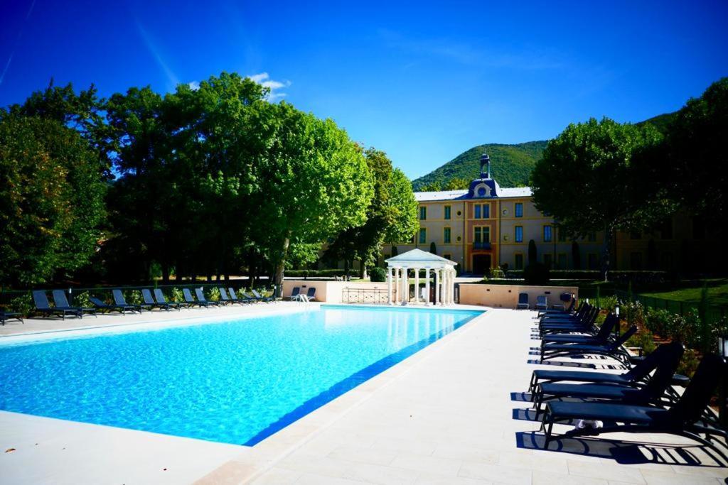 La Vue Est Belle Lägenhet Montbrun-les-Bains Exteriör bild