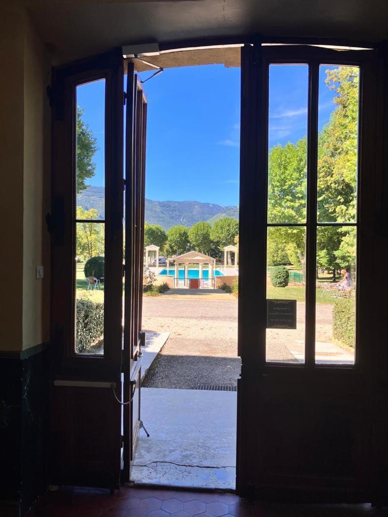 La Vue Est Belle Lägenhet Montbrun-les-Bains Exteriör bild