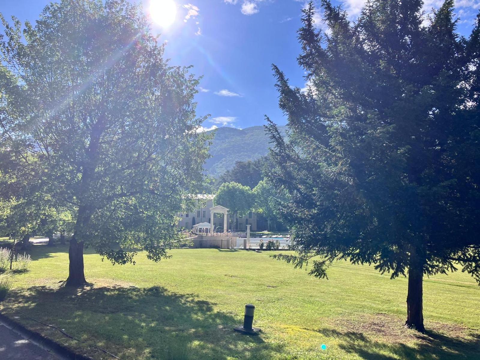 La Vue Est Belle Lägenhet Montbrun-les-Bains Exteriör bild